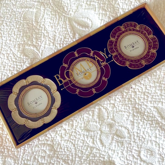SET/3 FRAMES BOMBAY COMPANY Set of 3 Enameled Flower Frames, New in sealed box - Picture 2 of 12